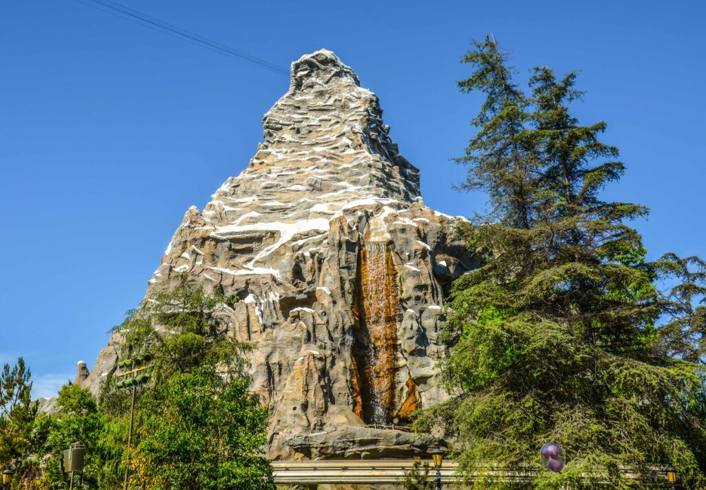 L'attraction Matterhorn Bobsleds à Disneyland Resort, Anaheim.